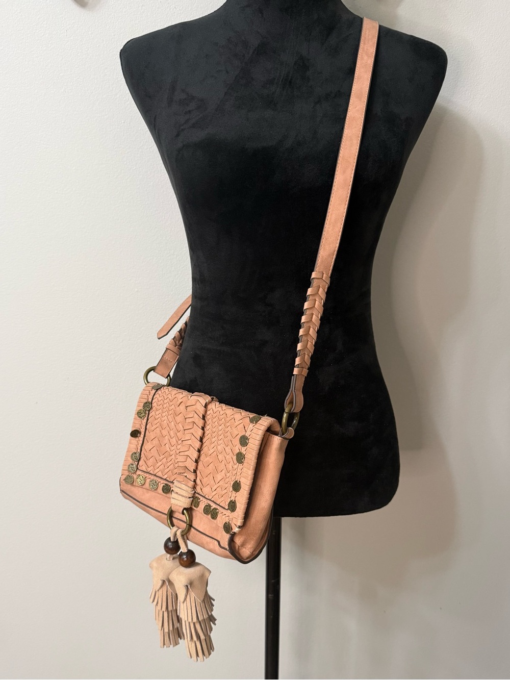 Elle Jae Gypset Boho Woven Crossbody Bag Pink Tassel Festival
